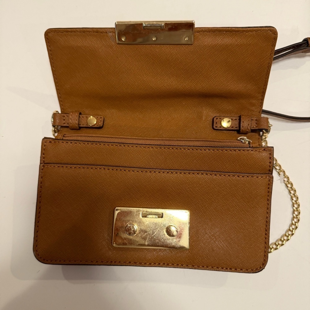 Michael Kors Tan Crossbody Bag with Gold Clasp - Picture 3 of 9